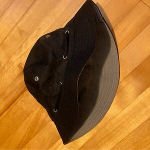 💚 Black Bucket Hat